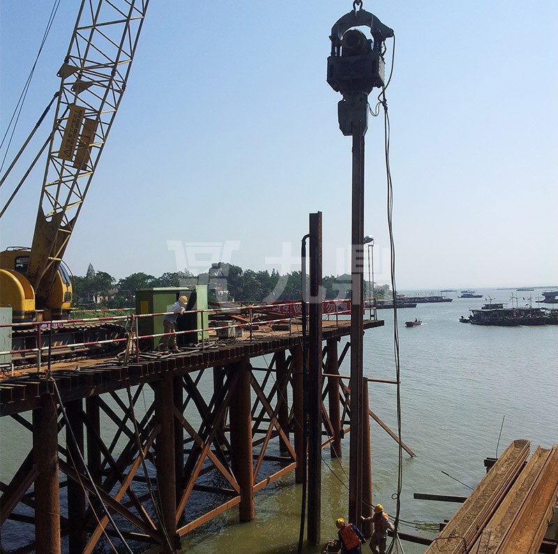 鋼棧橋施工過程中表面處理